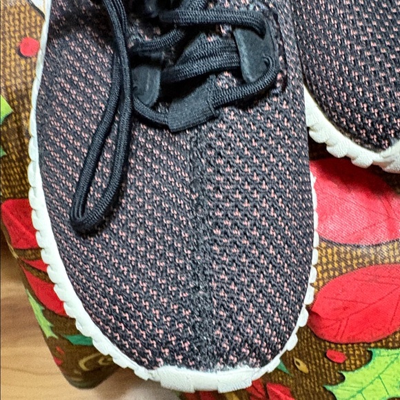 Adidas Women's Sneakers in Pink and Black - Picture 7 of 11